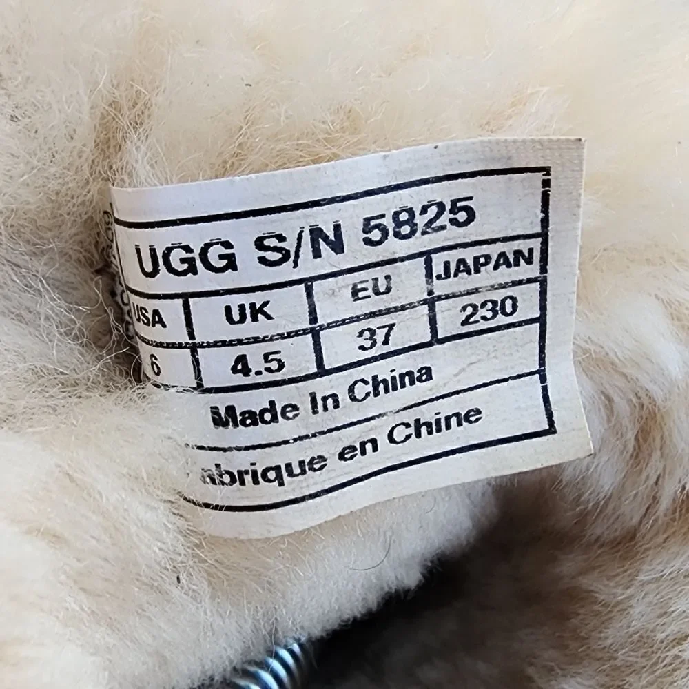 UGG AUSTRALIA - Womens Winter Boots - SIZE 6
